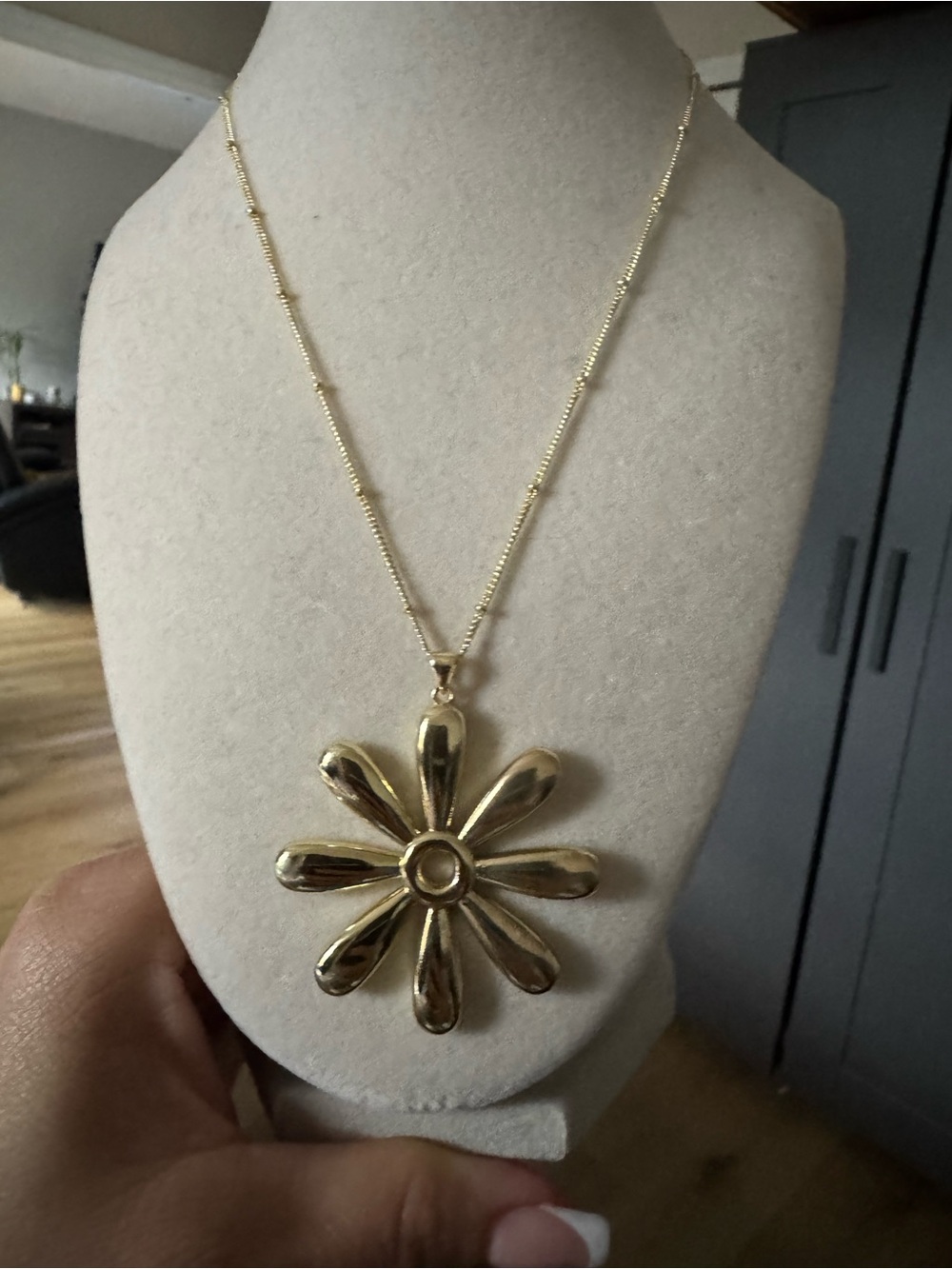 Gold Flower Pendant Necklace - Women Jewelry
